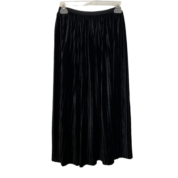 Queenshop Dresses & Skirts - Queenshop Fully Lined Velvet Pleated Midi Skirt